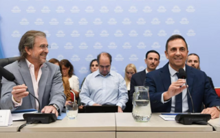 Con salario dinámico y convenios por empresa: los cambios en la reforma laboral 