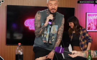 Marcelo Tinelli sufrió "venganza": le cortaron el pantalón como él cortaba polleras