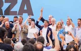 Kicillof, Massa y Taiana cerraron la campaña de Fuerza Patria apuntando a Milei