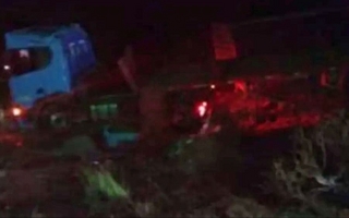 Un camión desbarrancó en Mendoza y el conductor está grave
