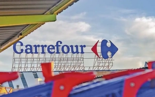 Una empresa deja la carrera por quedarse con Carrefour: quedan tres interesados