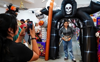 Crece el furor por Halloween en San Juan: hay disfraces para todos los bolsillos