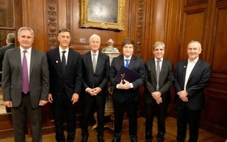 Javier Milei frente al CEO de J.P. Morgan: "Miren lo contento que estoy con el equipo económico"