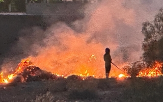Alarma por un incendio originado cerca de un boliche reconocido de Capital