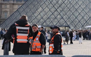Robo de joyas en el Louvre: la policía detuvo a nuevos sospechosos