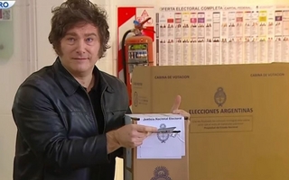 Milei votó en la UTN de Almagro y se retiró en silencio hacia Olivos