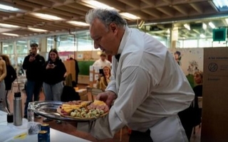 Autoridades de mesa con suerte: picada en Palermo y viandas dulces en Chubut durante la jornada electoral