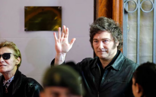 Milei llegó a la sede de LLA para esperar los resultados de las elecciones