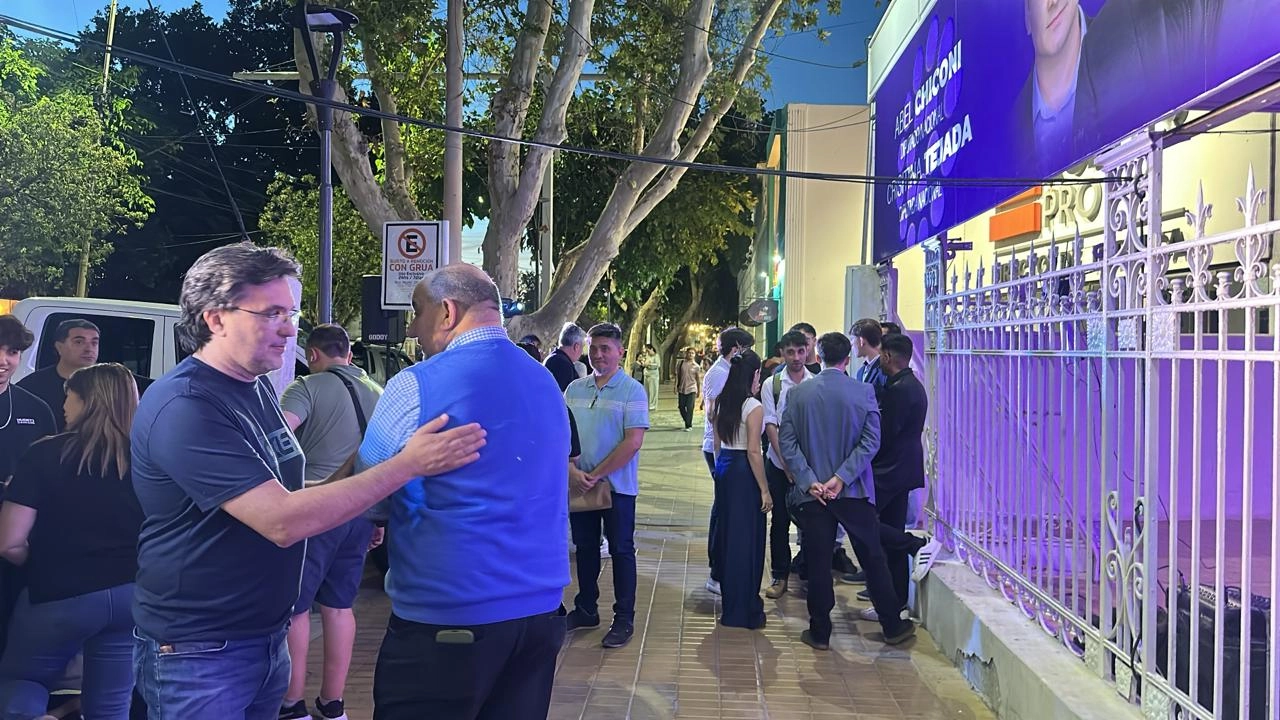 La Libertad Avanza en San Juan arma su escenario en la calle Libertador