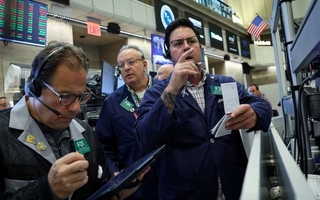 Las acciones argentinas suben hasta 50% y la Bolsa porteña se dispara 20%