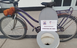 Robó un inodoro, escapó en bicicleta y terminó detenido