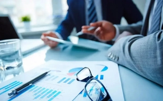 Cambios en anticipos del impuesto a las ganancias