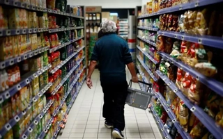 Informe de la UBA muestra aumento del endeudamiento de argentinos para sus compras