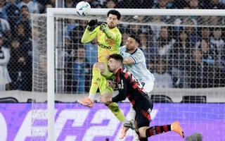 Agustín Rossi, el argentino que llevó al Flamengo a la final, sueña con la Selección