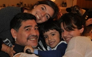 Los mensajes de Dalma y Gianinna por el cumpleaños de Diego Maradona