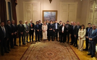 Orrego manifestó la problemática provincial en la cumbre de gobernadores con Milei