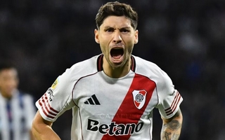 Montiel sufrió una molestia en la rodilla y encienden las alarmas en River