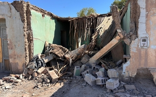 "Nos salvamos de milagro", dijo la mujer que un camión municipal le destruyó la casa