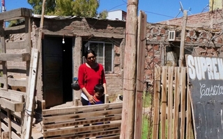 Una sanjuanina pide ayuda para no quedar en la calle con sus tres hijos