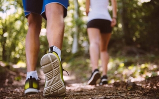 Caminar rápido mejora la salud y prolonga la vida