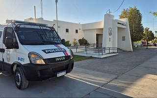 En Capital, golpearon y amenazaron a una pareja de jubilados para robarle