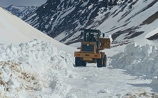 Vialidad informó que paredes de hielo de 3 metros complican abrir Agua Negra