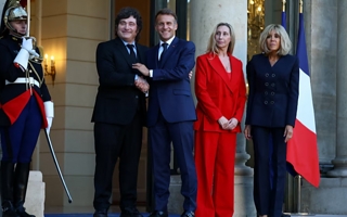 Milei y Macron se reunieron en Francia: los detalles del encuentro