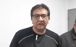 Ginecólogo condenado por abuso logró la domiciliaria y fue recibido con aplausos