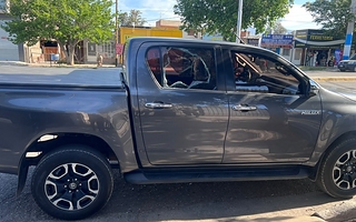 Lo vieron romper el vidrio de una camioneta y lo atraparon