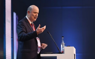 Sturzenegger aseguró que las exportaciones crecen cinco veces más que el PBI