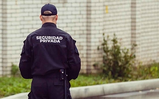 Condenaron a un hombre que atacó con un cuchillo a un guardia de un local de comidas