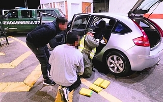 Detienen a dos hombres con 7,5 kg de cocaína en Ruta 40