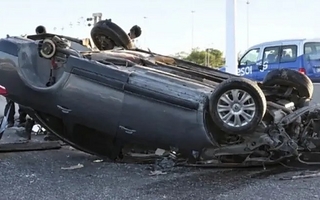 Cuatro personas resultaron heridas tras el vuelco de un auto en Ruta 40