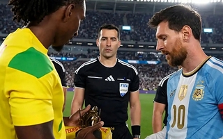 Qué simboliza el regalo que los jugadores de Benín le dieron a Lionel Messi