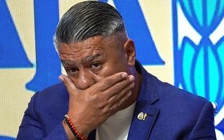 Chiqui Tapia se retiró del Monumental tras los insultos de los hinchas