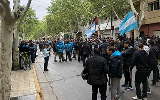 Bombos, corte y movilización de la UTA frente a la Subsecretaría de Trabajo
