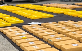Usaban micros de larga distancia para distribuir droga y cayeron tras allanamientos