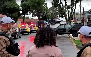 Tomó de rehenes a 13 nenes en un jardín, amenazó con incendiarlo y murió abatido