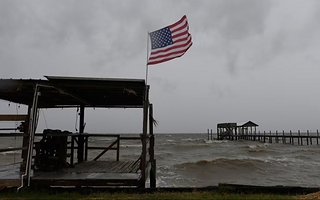Trump declaró la emergencia federal por el huracán Isaías en Florida y Alabama