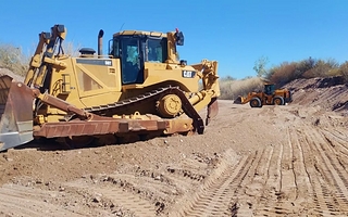 Hidráulica refuerza las defensas ante crecientes en un río de Albardón