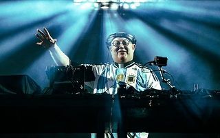 El cura DJ reunió a miles de personas en Mendoza con música electrónica y fe