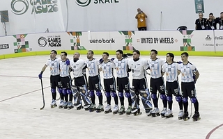 El emotivo abrazo de la Selección Argentina al cantar el himno nacional