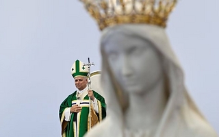 Un infectólogo advirtió que los próximos tres días serán clave para el Papa
