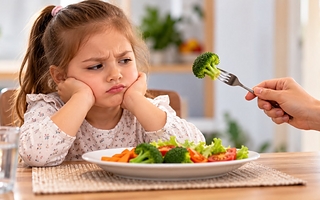 Niños que rechazan la comida: cuándo es normal y cuándo consultar
