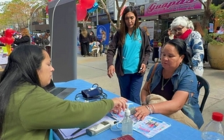 Comenzó la Expo Enfermería con controles gratis y clases para salvar vidas
