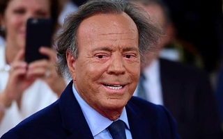 La Fiscalía española avaló investigar a Julio Iglesias por agresión sexual