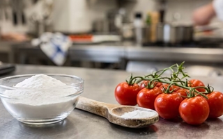 Una pizca de bicarbonato puede mejorar tu salsa de tomate: cómo usarlo