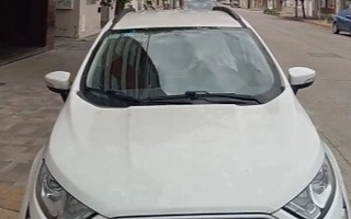 Una famosa está endeuda hasta el cuello y vende su camioneta para pagarlas