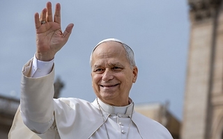 El papa León XIV recibirá el alta este sábado tras la operación de pulmón