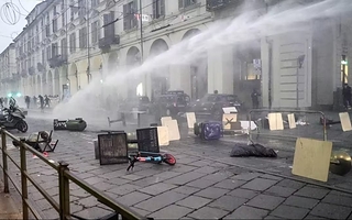 Protestas en Italia dejan cerca de 50 detenidos y destrozos en la ciudad